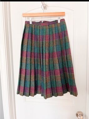 Plaid Pleated Wool Circle Skirt in Green and Purple Vintage Size Small
